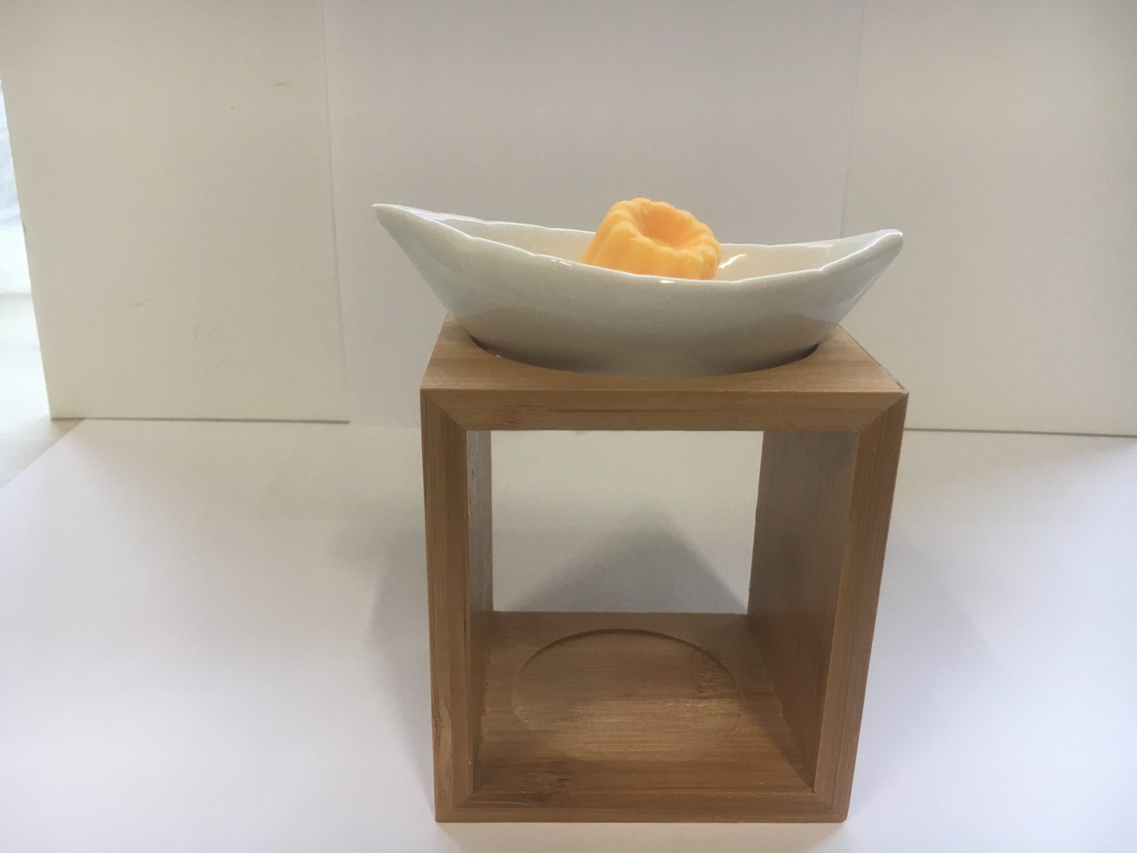 Brûle-Parfum blanc modèle Feuillage